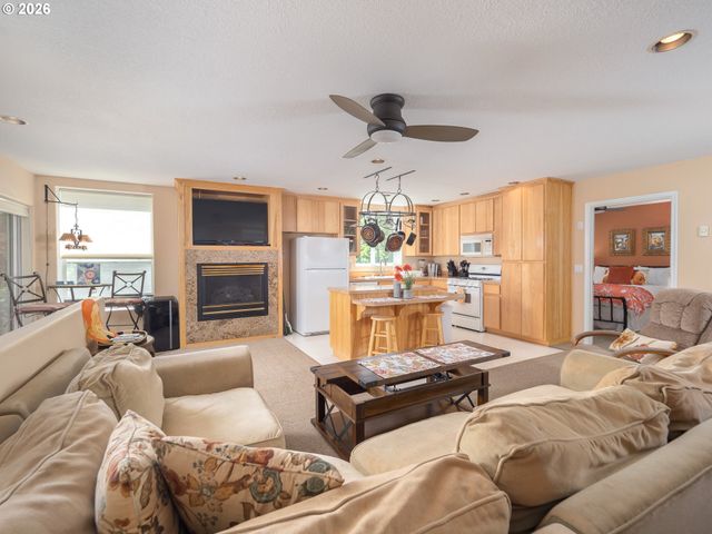19560 Ne HERRING Ln, Newberg, OR 97132