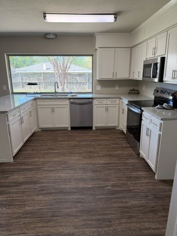 2512 Colleen Drive, Arlington, TX 76016