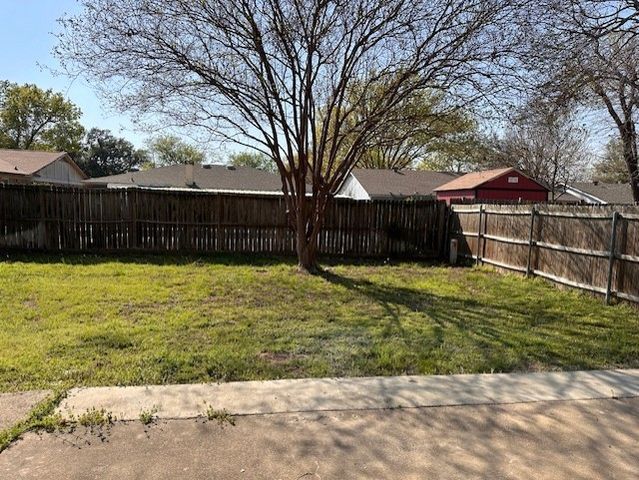 2512 Colleen Drive, Arlington, TX 76016