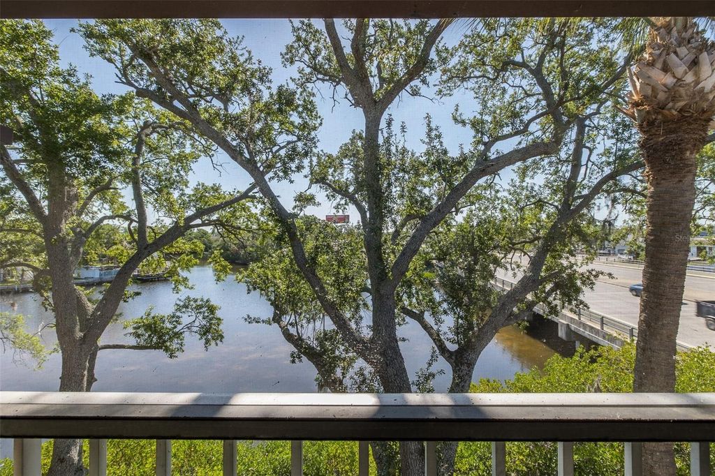 Image 16 of property listing at 9001 TUDOR DRIVE H210, Tampa, FL 33615