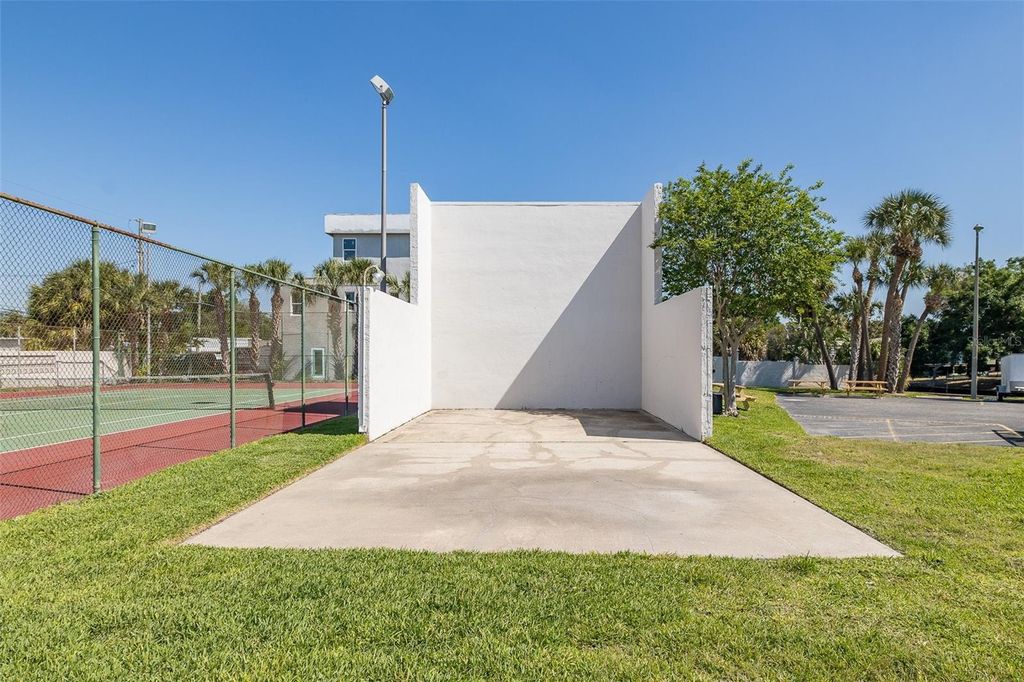 Image 40 of property listing at 9001 TUDOR DRIVE H210, Tampa, FL 33615