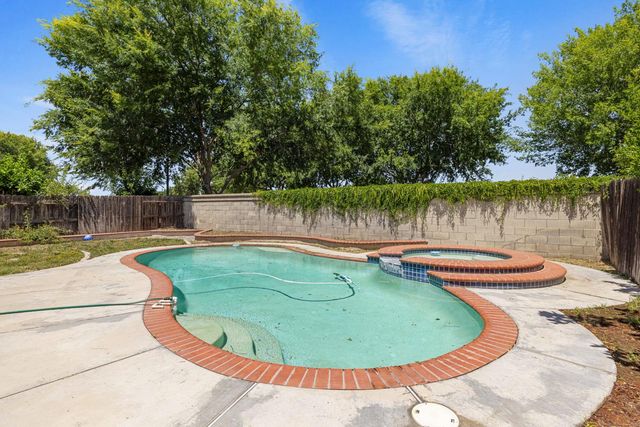 813 Boulder Ave, Lathrop, CA 95330