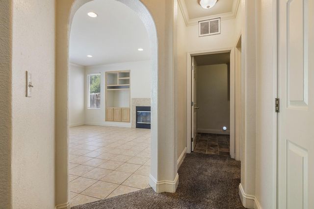 813 Boulder Ave, Lathrop, CA 95330