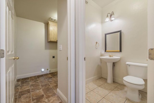 813 Boulder Ave, Lathrop, CA 95330