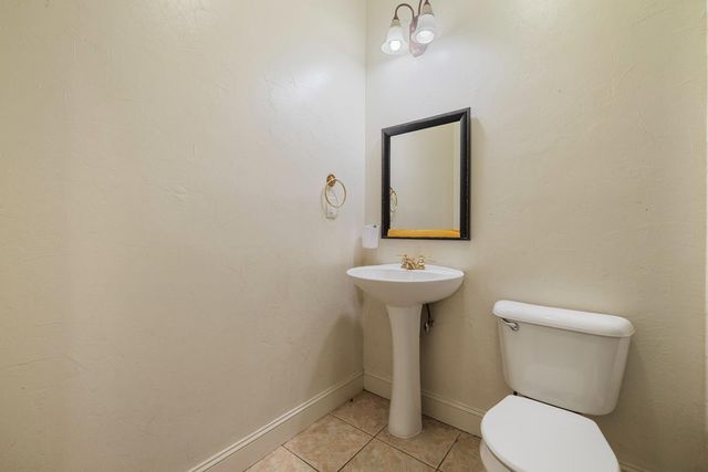 813 Boulder Ave, Lathrop, CA 95330
