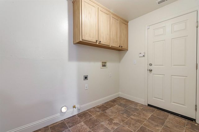 813 Boulder Ave, Lathrop, CA 95330
