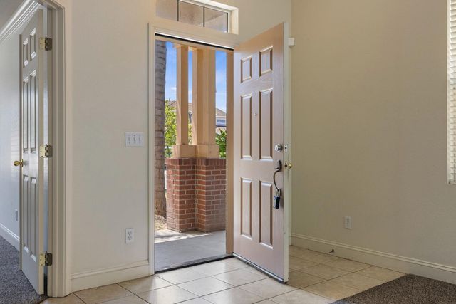813 Boulder Ave, Lathrop, CA 95330