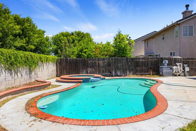 813 Boulder Ave, Lathrop, CA 95330