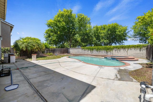 813 Boulder Ave, Lathrop, CA 95330