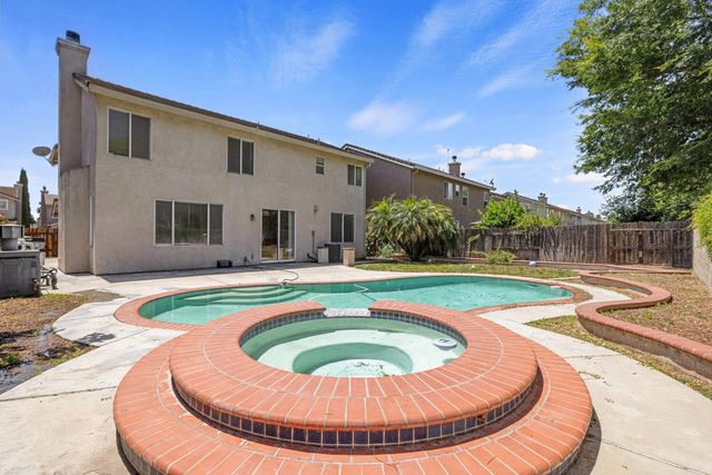 813 Boulder Ave, Lathrop, CA 95330