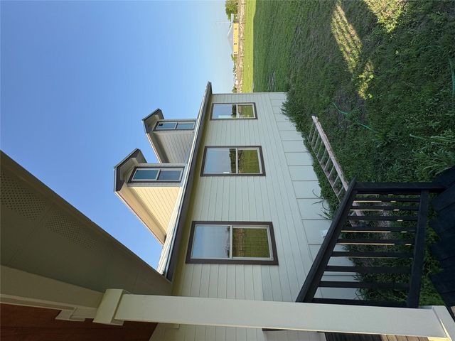 581 County Road 462, Elgin, TX 78621
