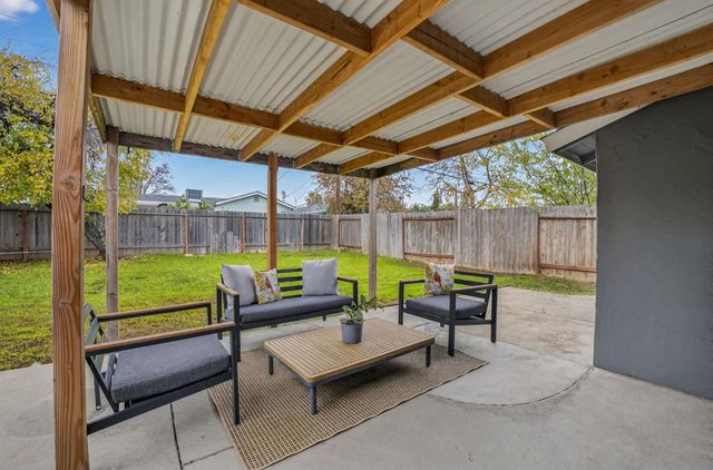 3425 Wemberley Dr, Sacramento, CA 95864