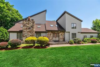 81 Columbus Avenue, Totowa, NJ 07512