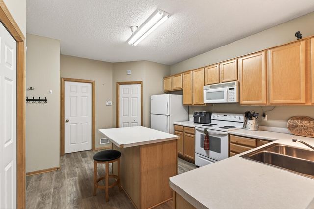 1994 Siefert Street, Chaska, MN 55318