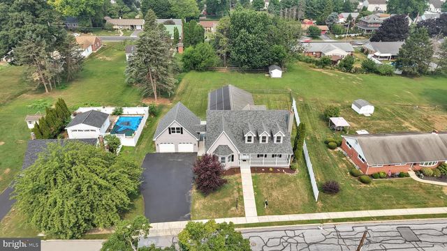 300 BECKLEY ST, Wernersville, PA 19565