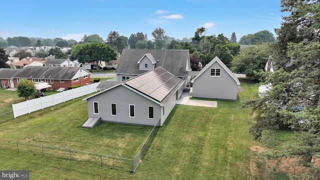 300 BECKLEY ST, Wernersville, PA 19565