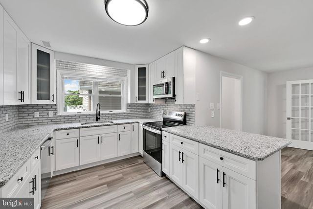 300 BECKLEY ST, Wernersville, PA 19565