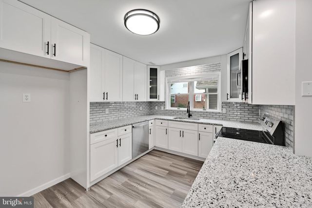 300 BECKLEY ST, Wernersville, PA 19565
