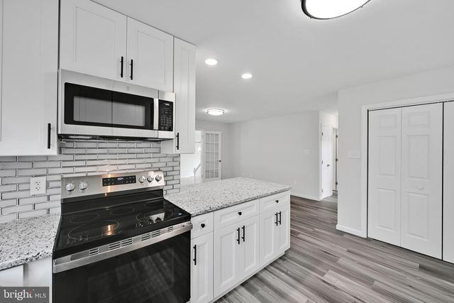 300 BECKLEY ST, Wernersville, PA 19565