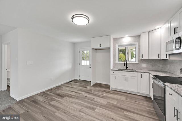 300 BECKLEY ST, Wernersville, PA 19565