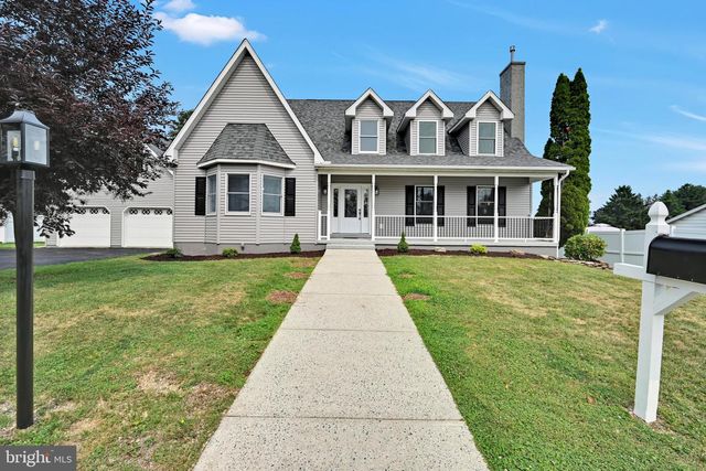 300 BECKLEY ST, Wernersville, PA 19565