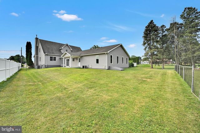 300 BECKLEY ST, Wernersville, PA 19565