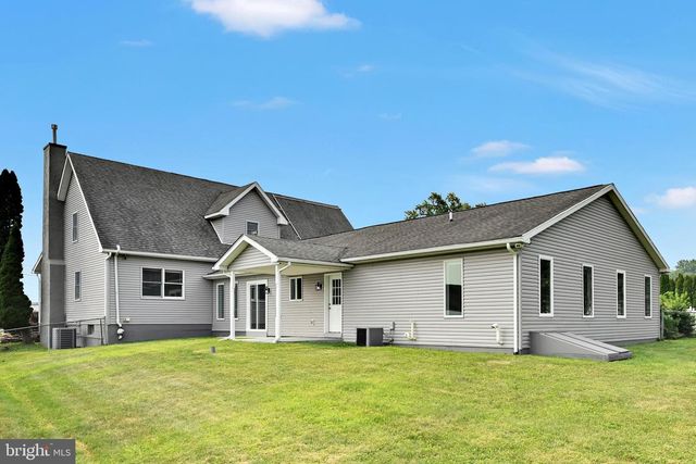 300 BECKLEY ST, Wernersville, PA 19565