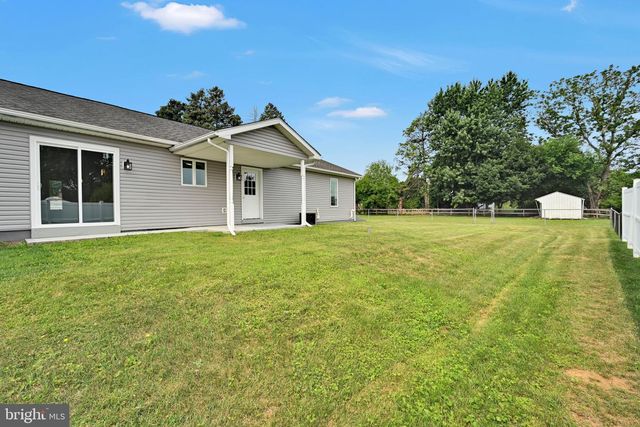 300 BECKLEY ST, Wernersville, PA 19565