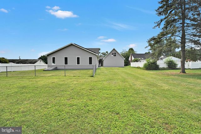 300 BECKLEY ST, Wernersville, PA 19565