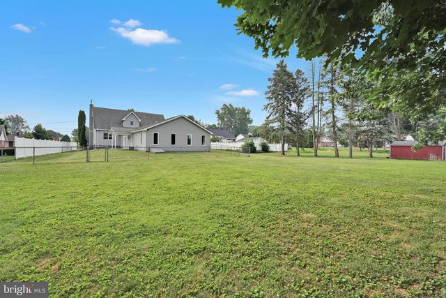 300 BECKLEY ST, Wernersville, PA 19565