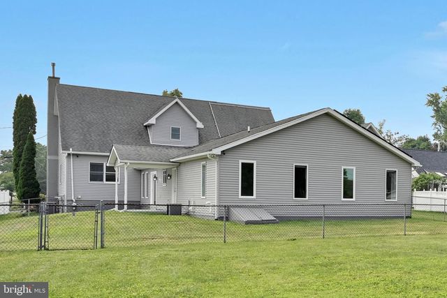 300 BECKLEY ST, Wernersville, PA 19565