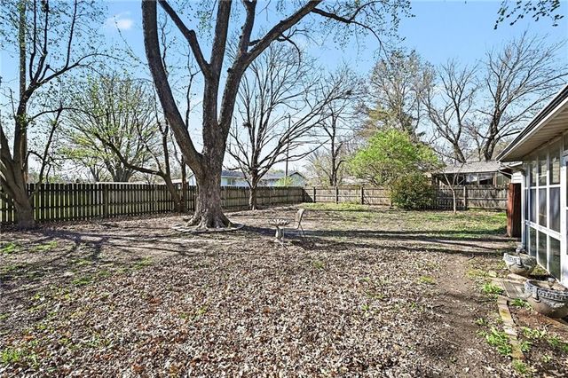 815 Denney Lane, Leavenworth, KS 66048
