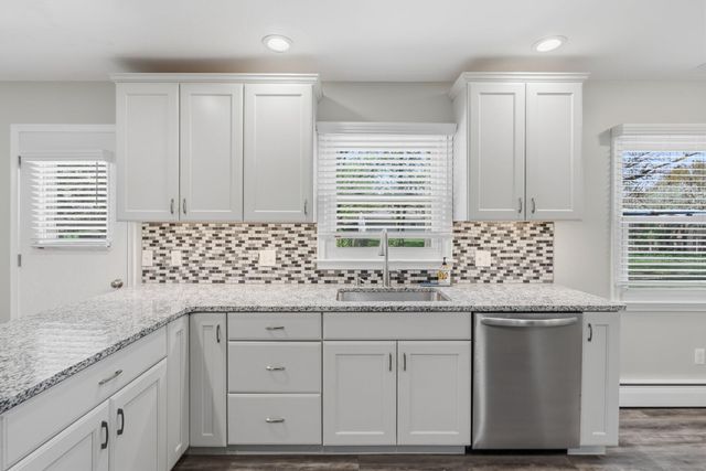 721 Piccadilly Road, Kalamazoo, MI 49006