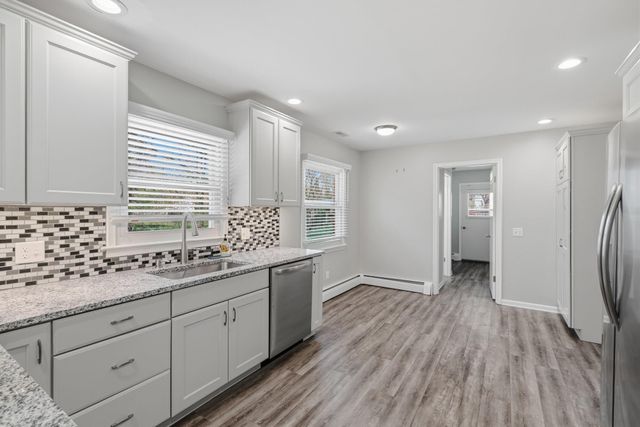 721 Piccadilly Road, Kalamazoo, MI 49006