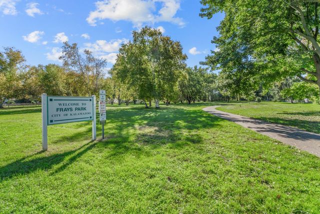 721 Piccadilly Road, Kalamazoo, MI 49006