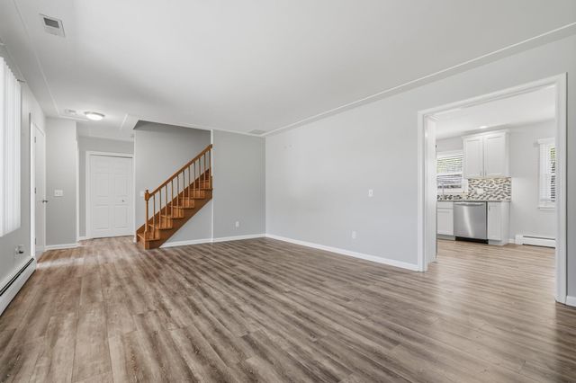 721 Piccadilly Road, Kalamazoo, MI 49006