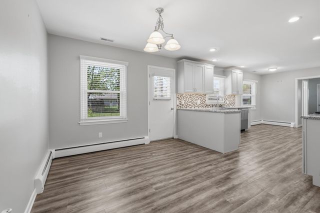 721 Piccadilly Road, Kalamazoo, MI 49006