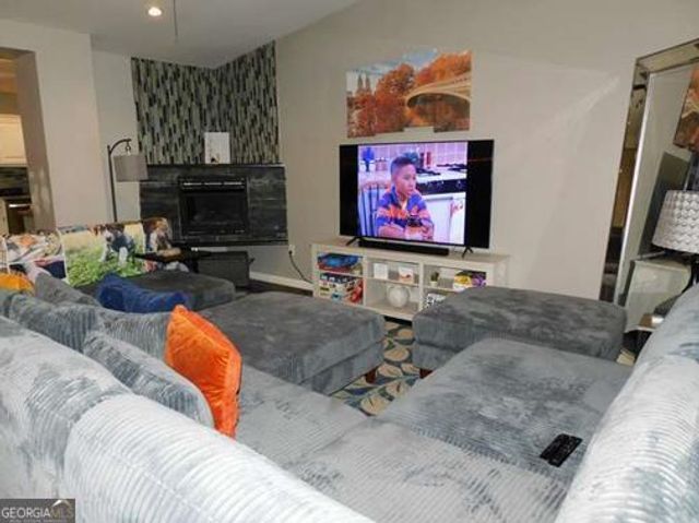 517 Greenview Avenue SE, Conyers, GA 30094