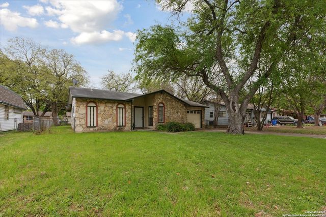 312 LORI LYNN DR, Schertz, TX 78154