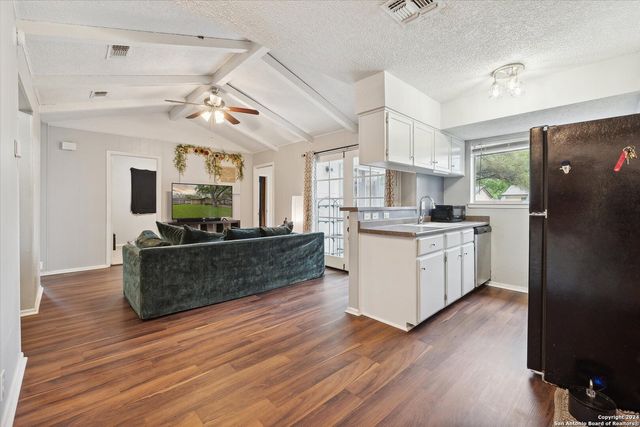312 LORI LYNN DR, Schertz, TX 78154