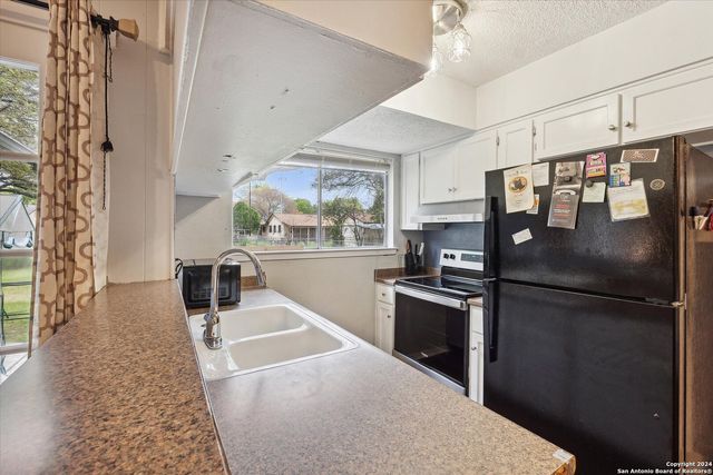 312 LORI LYNN DR, Schertz, TX 78154