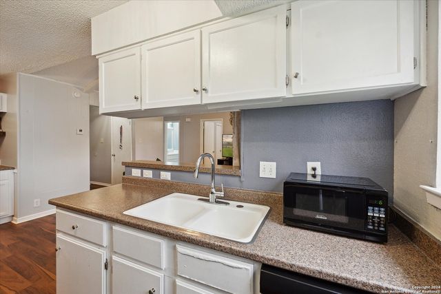 312 LORI LYNN DR, Schertz, TX 78154