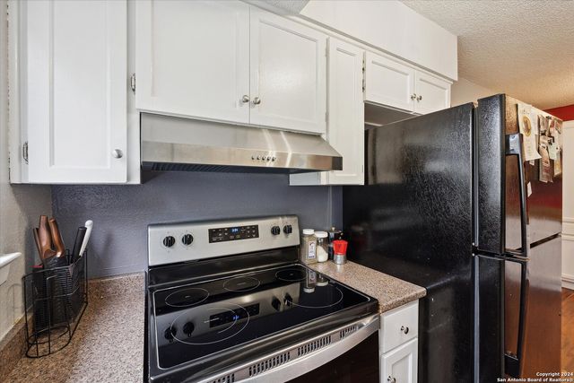312 LORI LYNN DR, Schertz, TX 78154