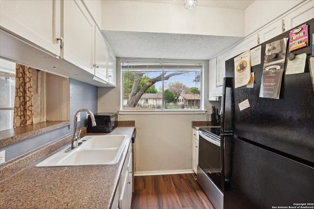 312 LORI LYNN DR, Schertz, TX 78154