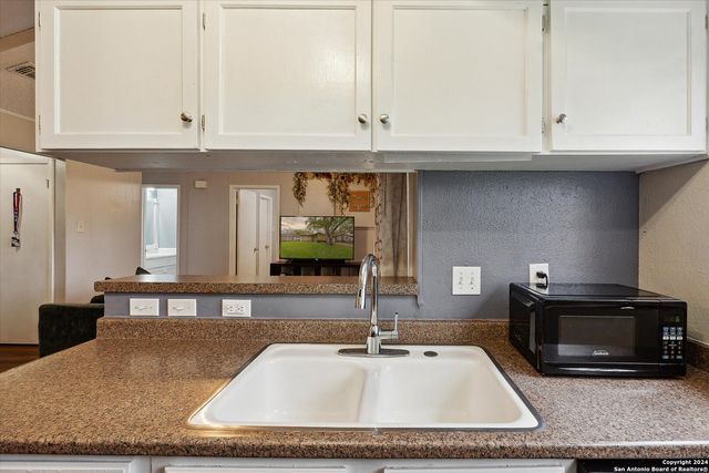 312 LORI LYNN DR, Schertz, TX 78154