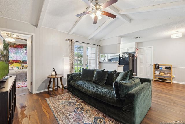 312 LORI LYNN DR, Schertz, TX 78154
