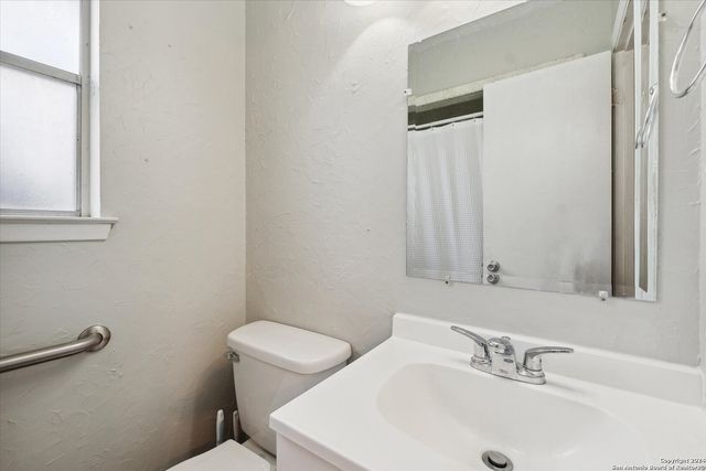 312 LORI LYNN DR, Schertz, TX 78154