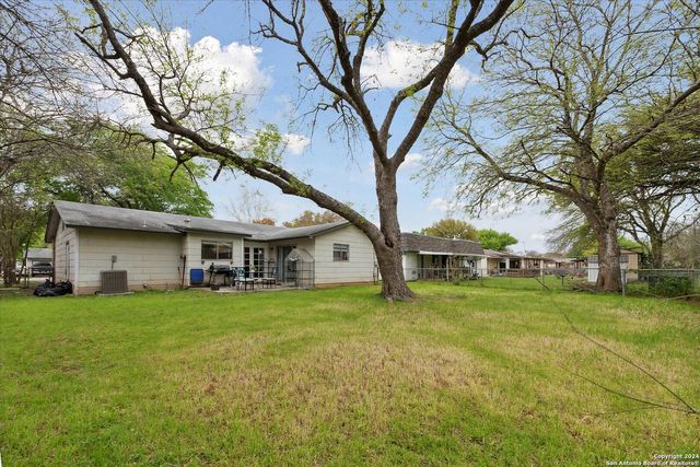312 LORI LYNN DR, Schertz, TX 78154