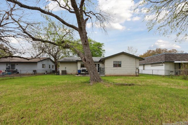 312 LORI LYNN DR, Schertz, TX 78154