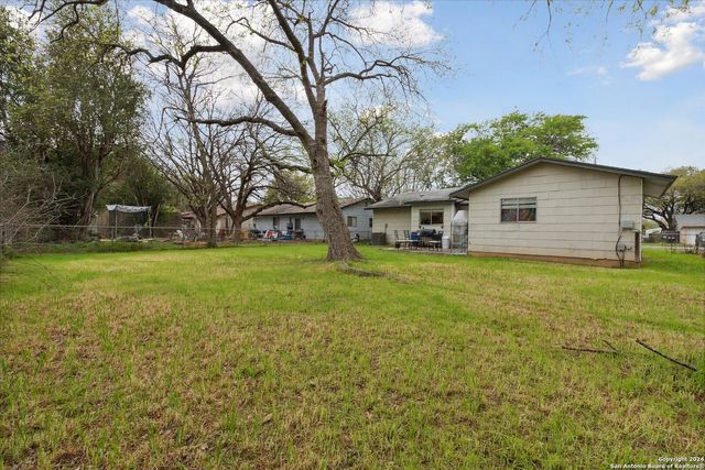 312 LORI LYNN DR, Schertz, TX 78154